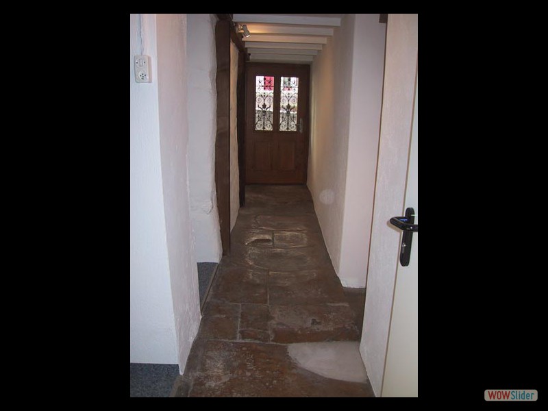 Corridor entre, sol en pierre