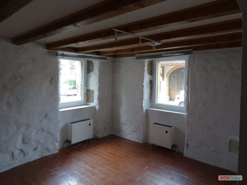 Salle  manger 18 m2, rez, sol carrelage