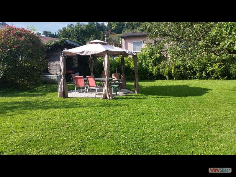 Jardin env. 250 m2 avec tente